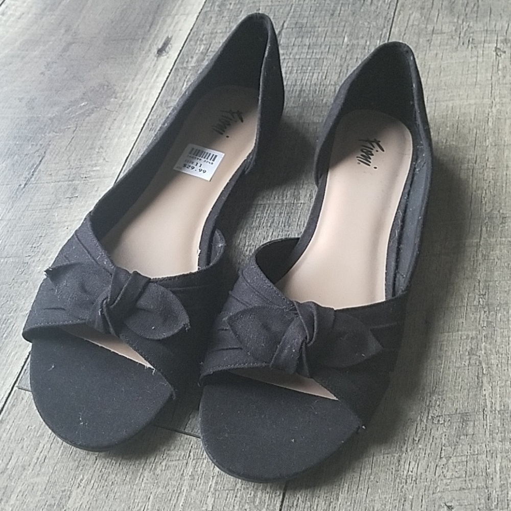 Black peep toe